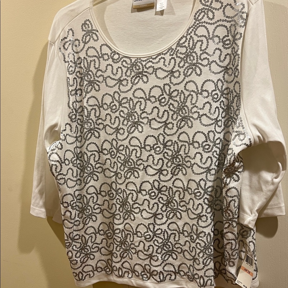 Alfred Dunner White with silver sequins pattern. 3/4 sleeves